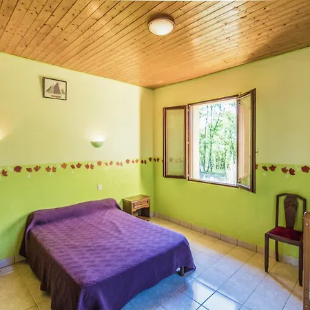 Holiday Home In Salignac With Pool & Views, Cleaning Included Casa vacanze *