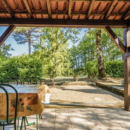 Casa vacanze Holiday Home In Salignac With Pool & Views, Cleaning Included Salignac Eyvigues