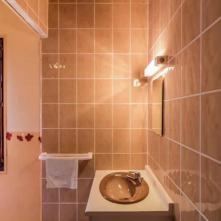 Casa vacanze Holiday Home In Salignac With Pool & Views, Cleaning Included Salignac Eyvigues