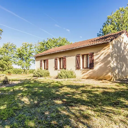 Casa vacanze Holiday Home In Salignac With Pool & Views, Cleaning Included Salignac Eyvigues