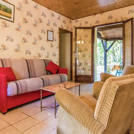 Holiday Home In Salignac With Pool & Views, Cleaning Included Casa vacanze